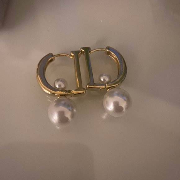 other Jewelry - Earings with drop pearl NEW with tag